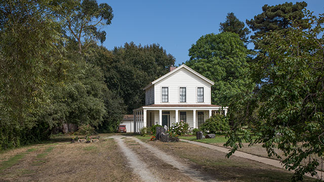 A Lovely White Country House In The Town Of Pescadero