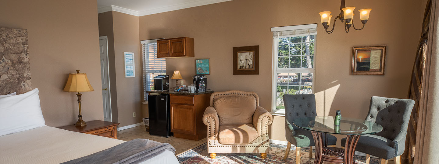 The Dunes Room Love Seat, Dining Table And King Bed At Mavericks