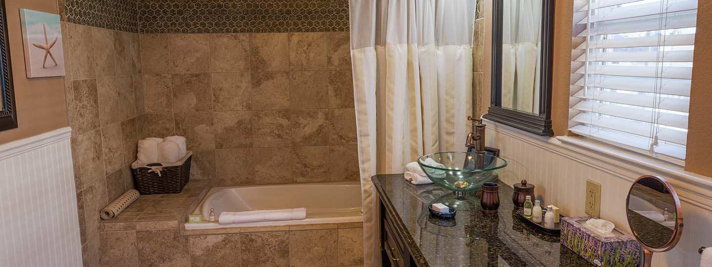 The Dunes Room Bathroom With Soaking Tub At Inn At Mavericks