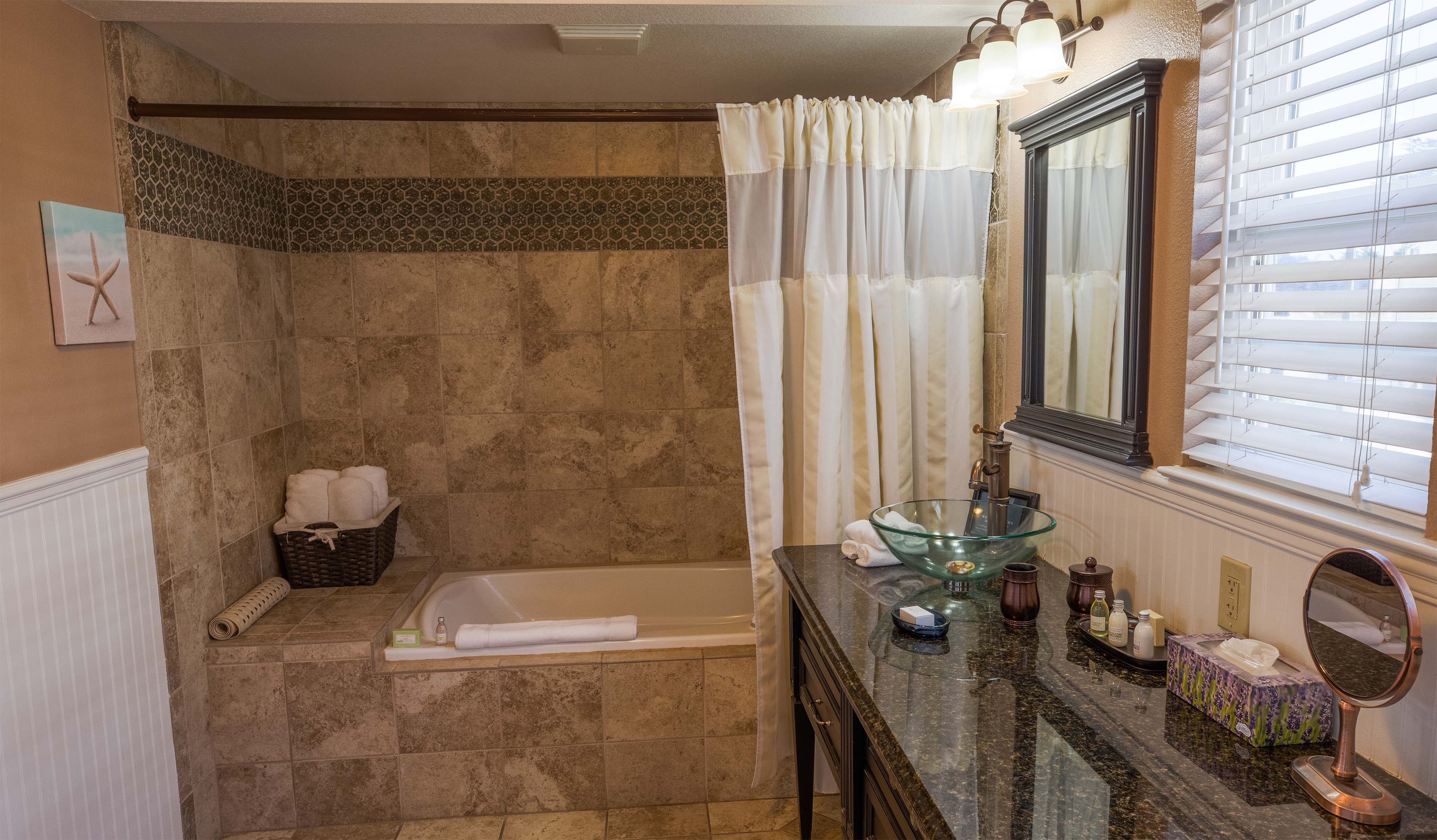 The Dunes Suite Bathroom With Soaking Tub