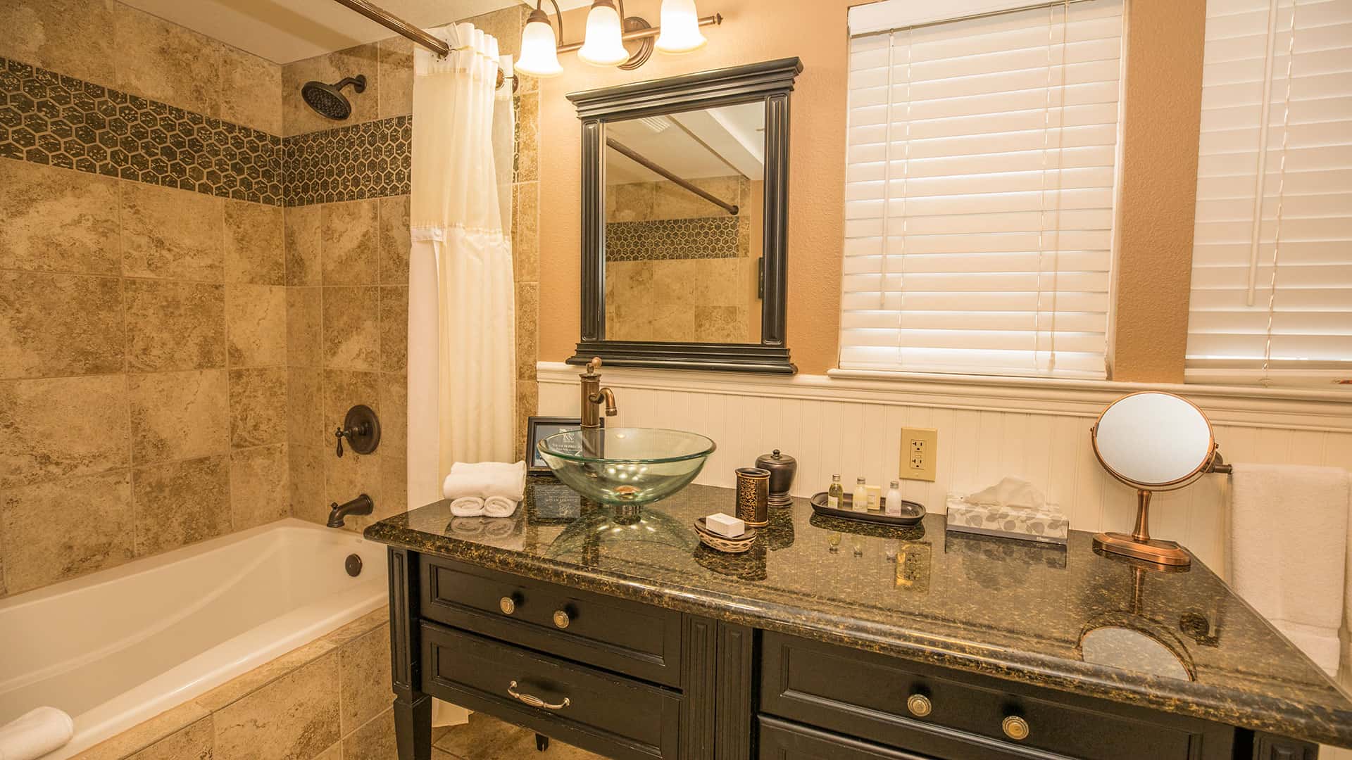 Montara Suite Bathroom With Deep Soaking Tub