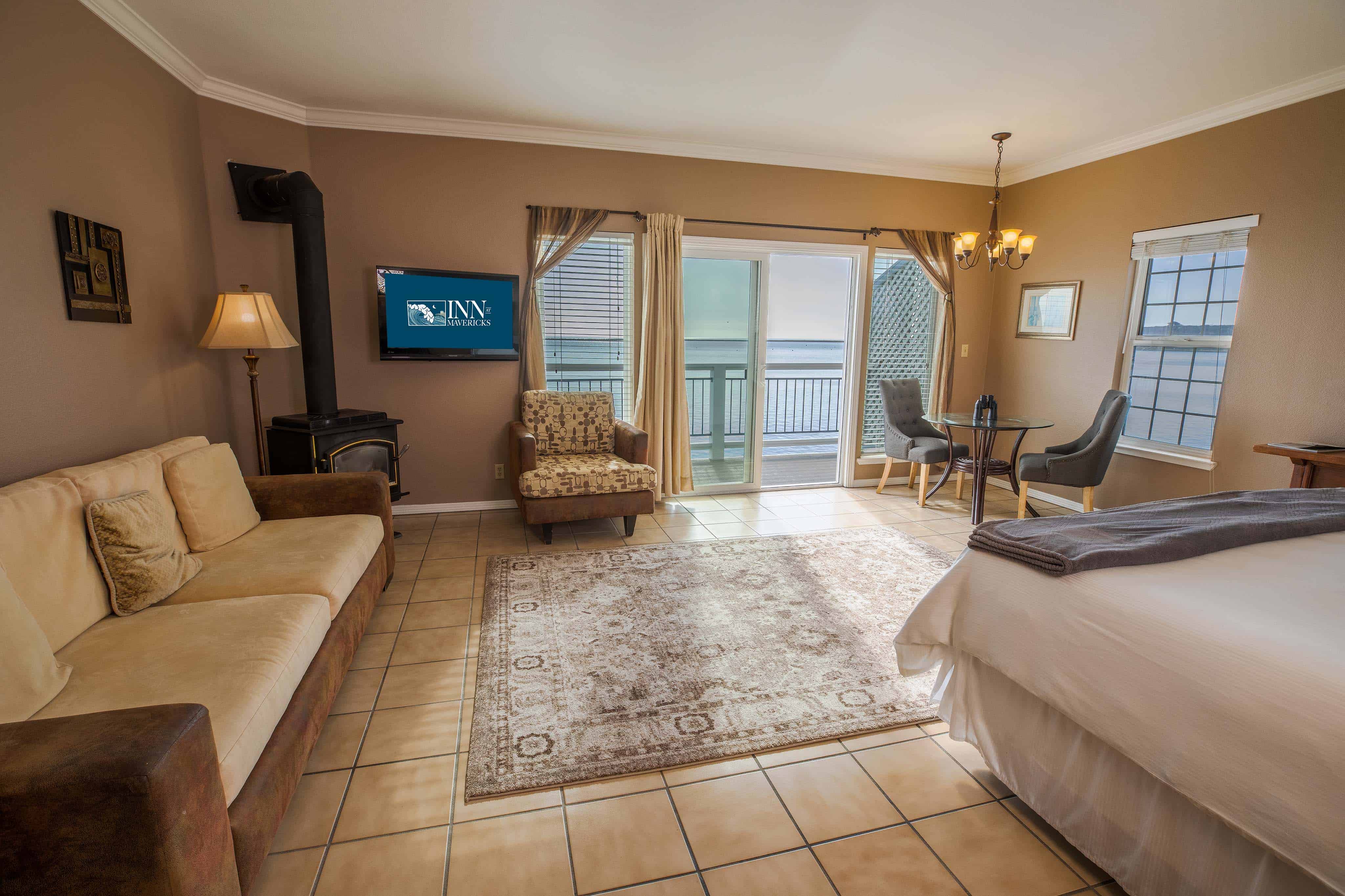 The Montara Suite With King Bed, Couch, Love Seat, Gas Stove And Dining Table At Inn at Mavericks